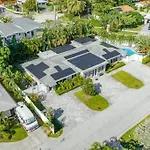 Renovated + 2Mi From Beach + Heated Pool +Grill